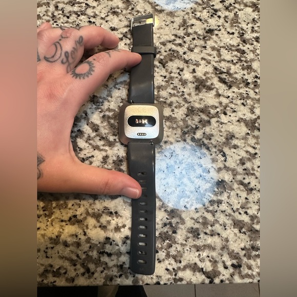 Fitbit Versa - Picture 6 of 12